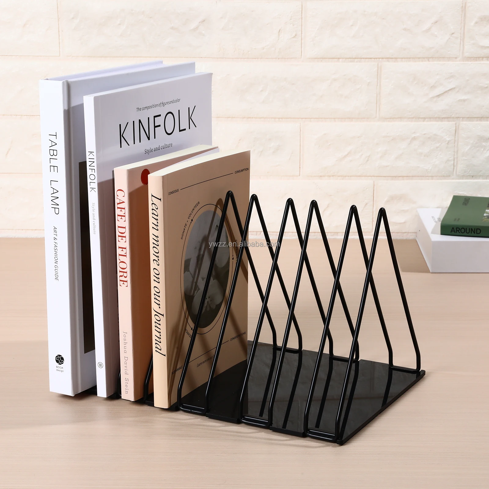 Wholesale Simple Iron Art Small Decorative Bookshelf Vinyl Record Office File Shelf Triangle Fashion Wire Bookends Independent