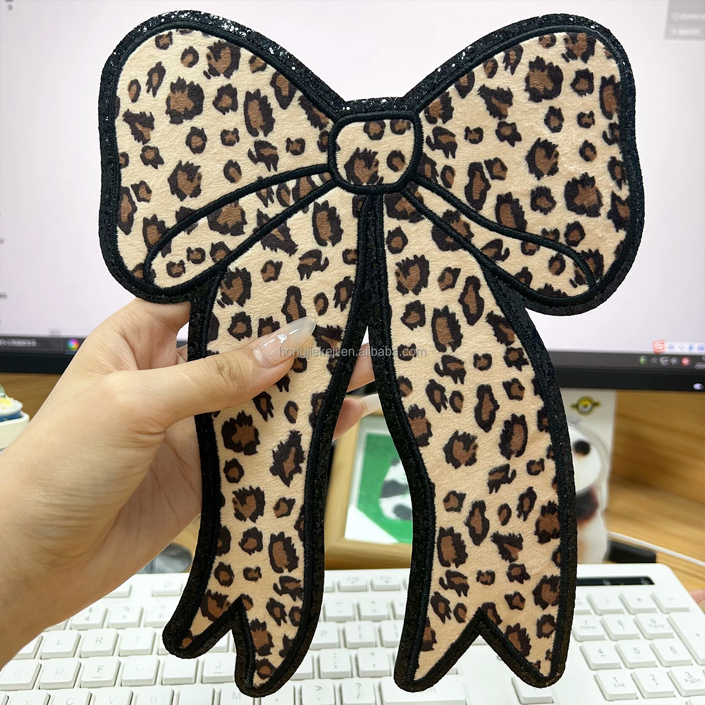 Wholesale New Design Chenille Leopard Print Bow Embroidered Patch Custom Iron on Chenille Patches for Clothes